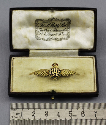 RAF Gold Sweetheart Brooch